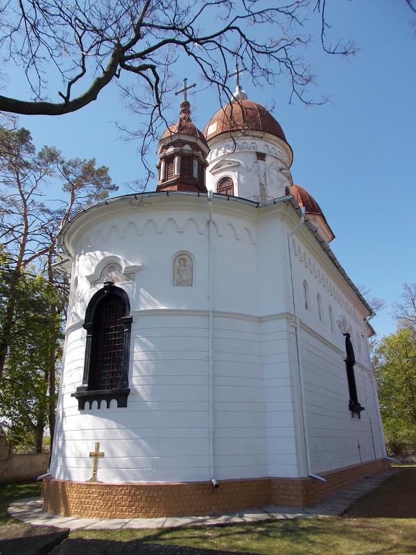 Biserica - vedere exterioară